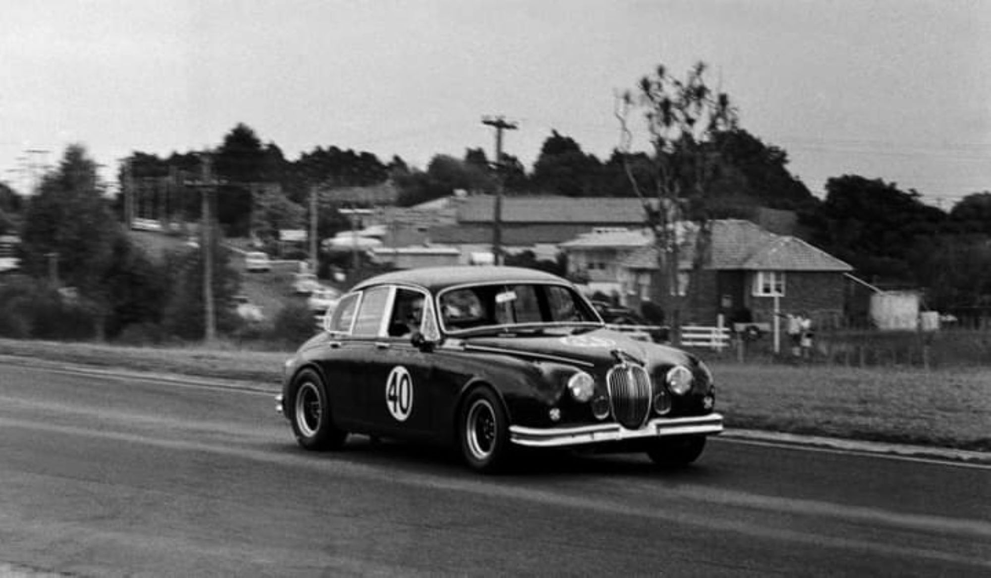 Name:  Jaguar #031 Jaguar Mk 2 Saloon Dave Silcock # 40 Pukekohe 1971 sans windscreen photo Kevin Lanca.jpg
Views: 519
Size:  175.7 KB