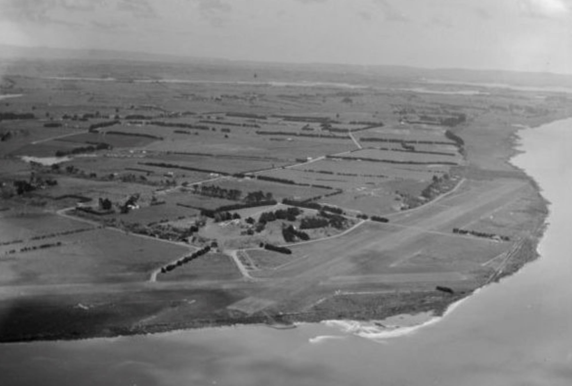 Name:  Seagrove #037 Seagrove Airfield aerial photo 1940's showing runways .jpg
Views: 270
Size:  142.9 KB
