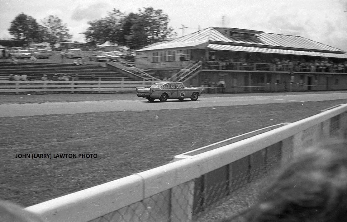 Name:  Pukekohe 1965 #143 1965 GP meeting Colin Lumsden De Soto #112 wire wheels John Larry Lawton.jpg
Views: 914
Size:  128.7 KB