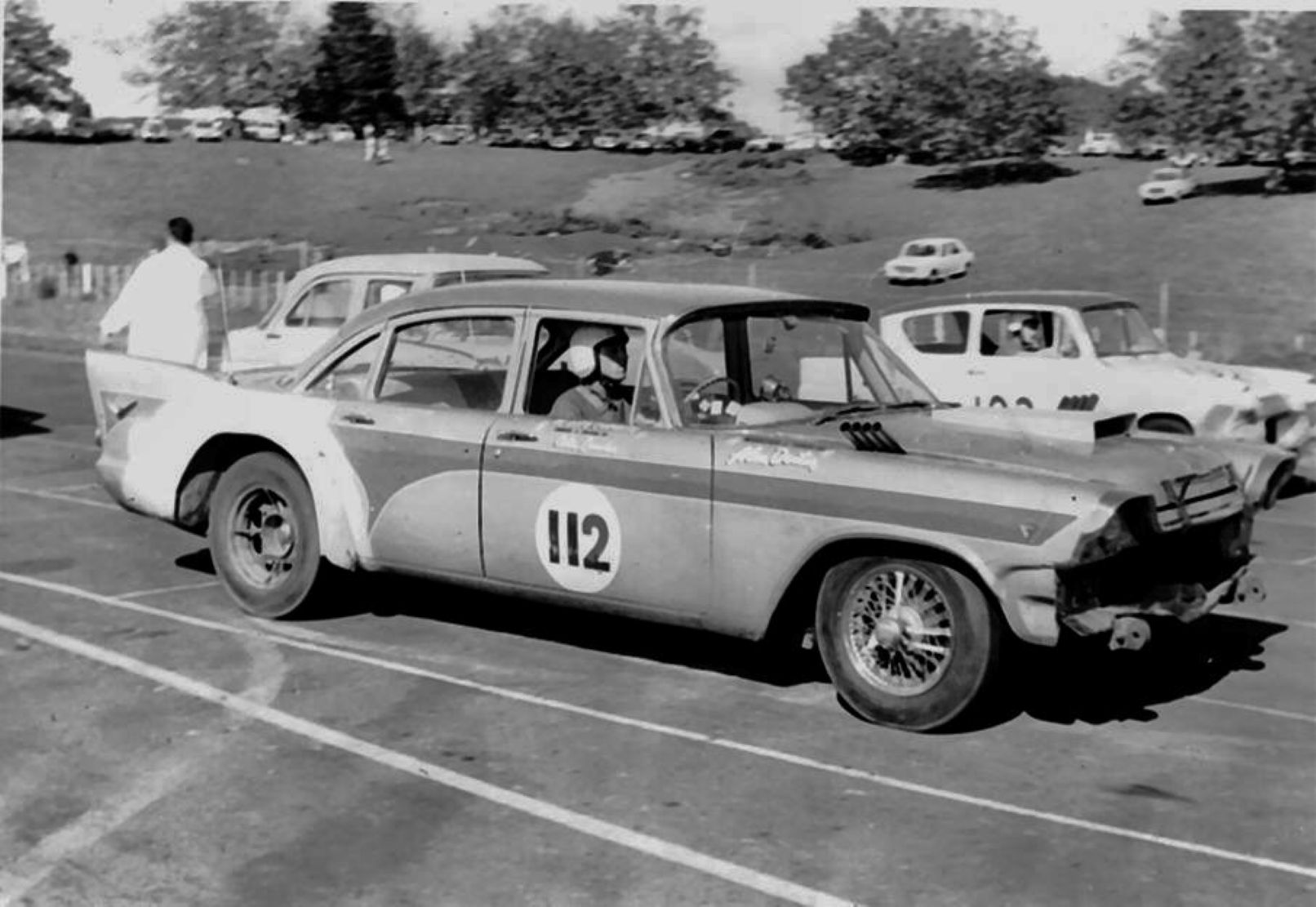 Name:  Pukekohe 1965 #091 De Soto Colin Lumsden #112 Dual wheels and Flares big scoop - arch Bruce Thom.jpg
Views: 903
Size:  179.6 KB
