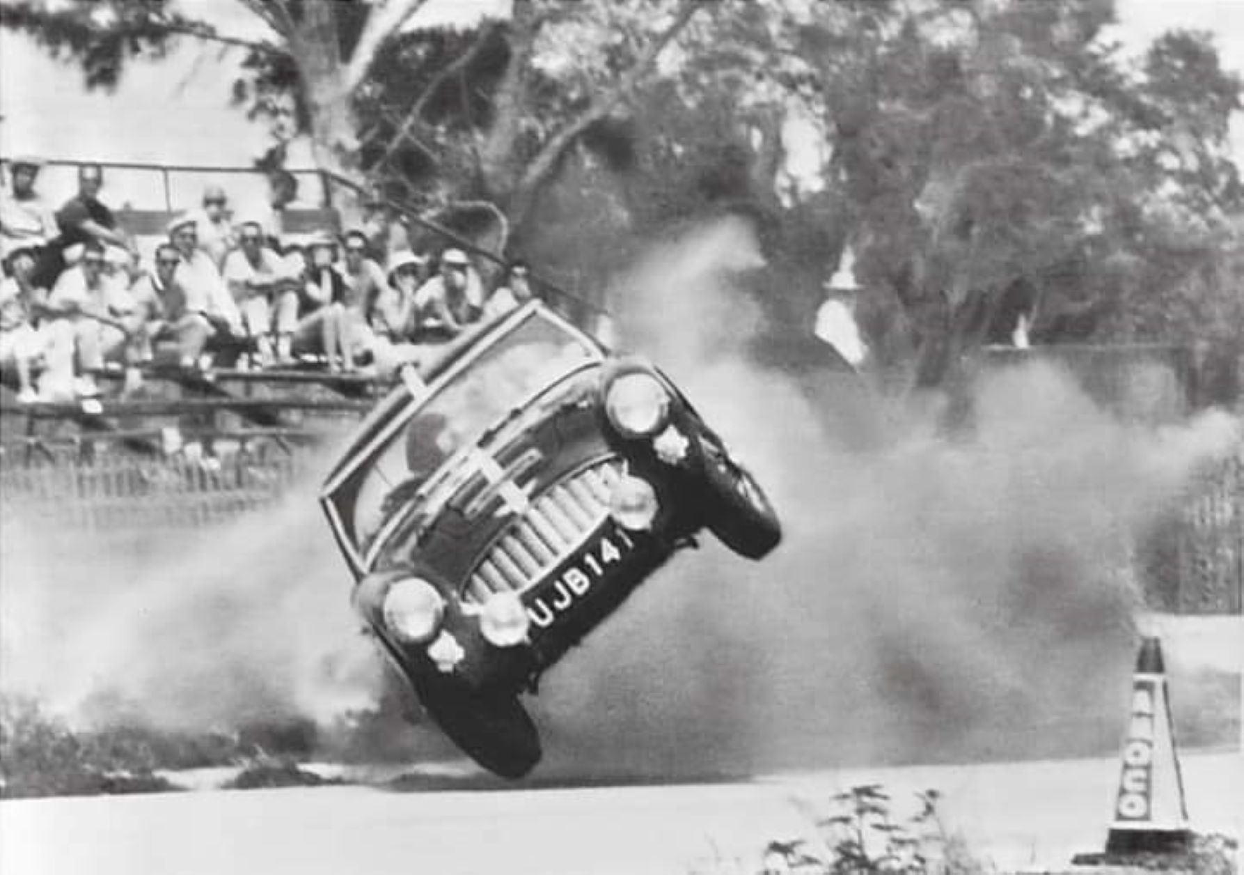 Name:  Sebring 1960 #015 AH 3000 UJB141 Rollover at Sebring 1960 Car restored arch Austin Healey.jpg
Views: 447
Size:  179.4 KB