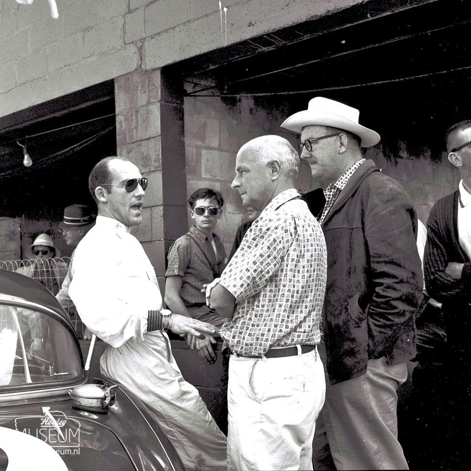 Name:  Sebring 1960 #058 Stirling Moss, Donald Healey Marcus Chambers in pits Moss drove for Maserati 2.jpg
Views: 317
Size:  178.2 KB