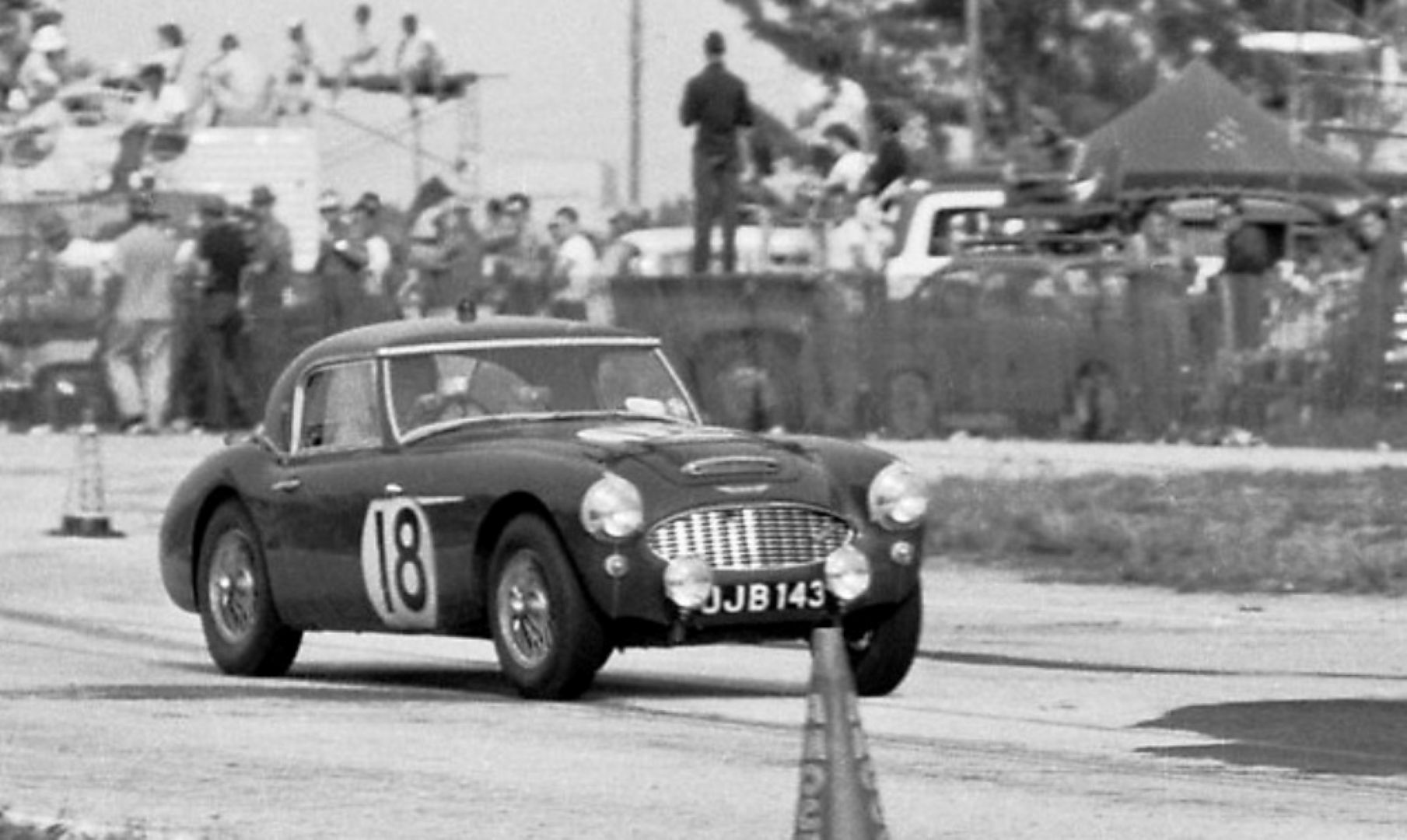Name:  Sebring 1960 #067 #18 UJB143 Peter Riley Jack Sears 3rd in class 33rd o-all 141 laps close up ar.jpg
Views: 307
Size:  179.9 KB