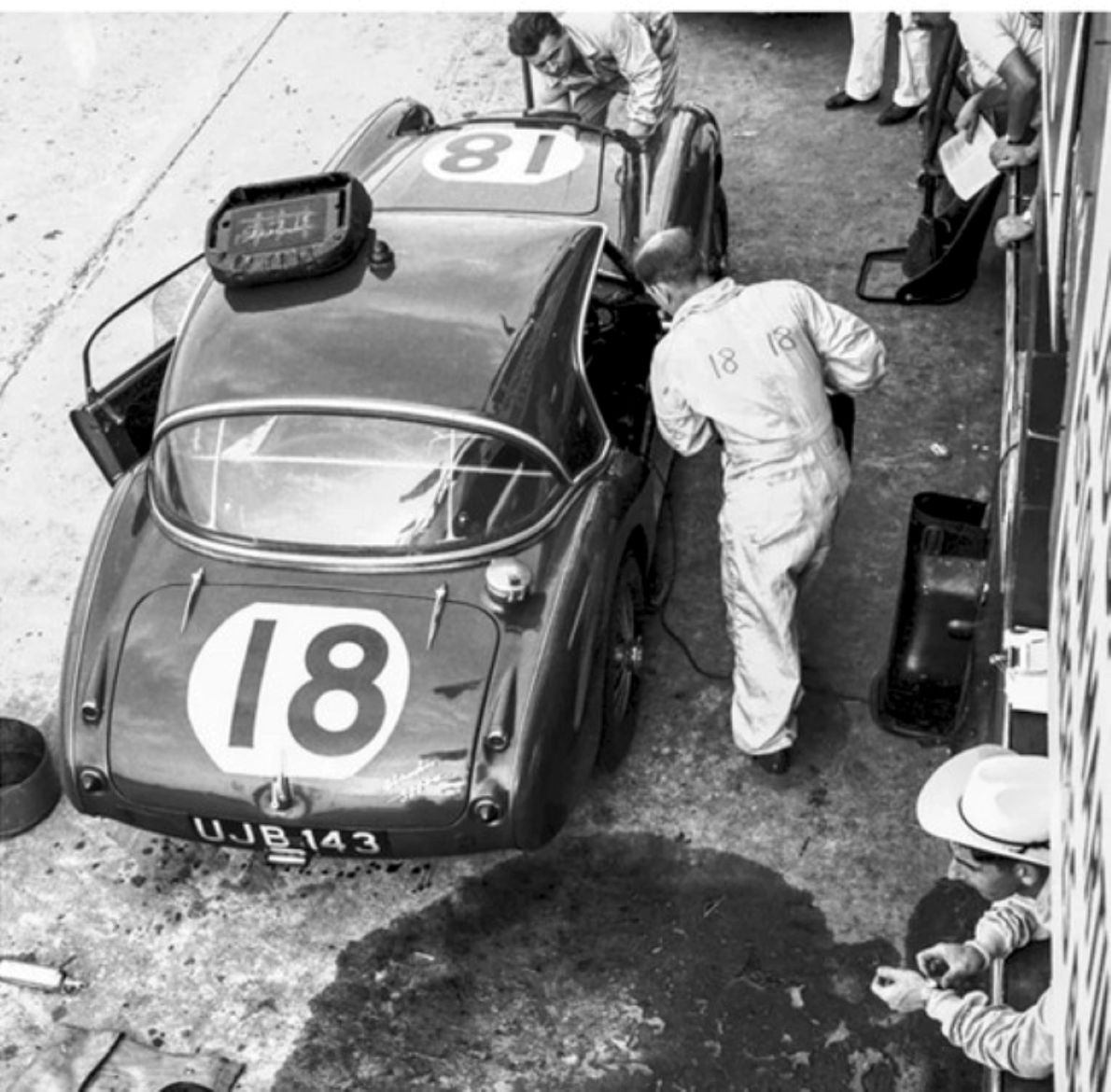 Name:  Sebring 1960 #070 UJB143 #18 gearbox problems in pits arch Rainer Jordan.jpg
Views: 309
Size:  180.5 KB