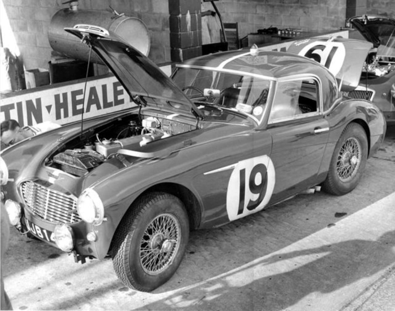 Name:  Sebring 1960 #071 UJB141 #19 UJB pit lane for normal service check. arch Rainer Jordan.jpg
Views: 313
Size:  179.6 KB