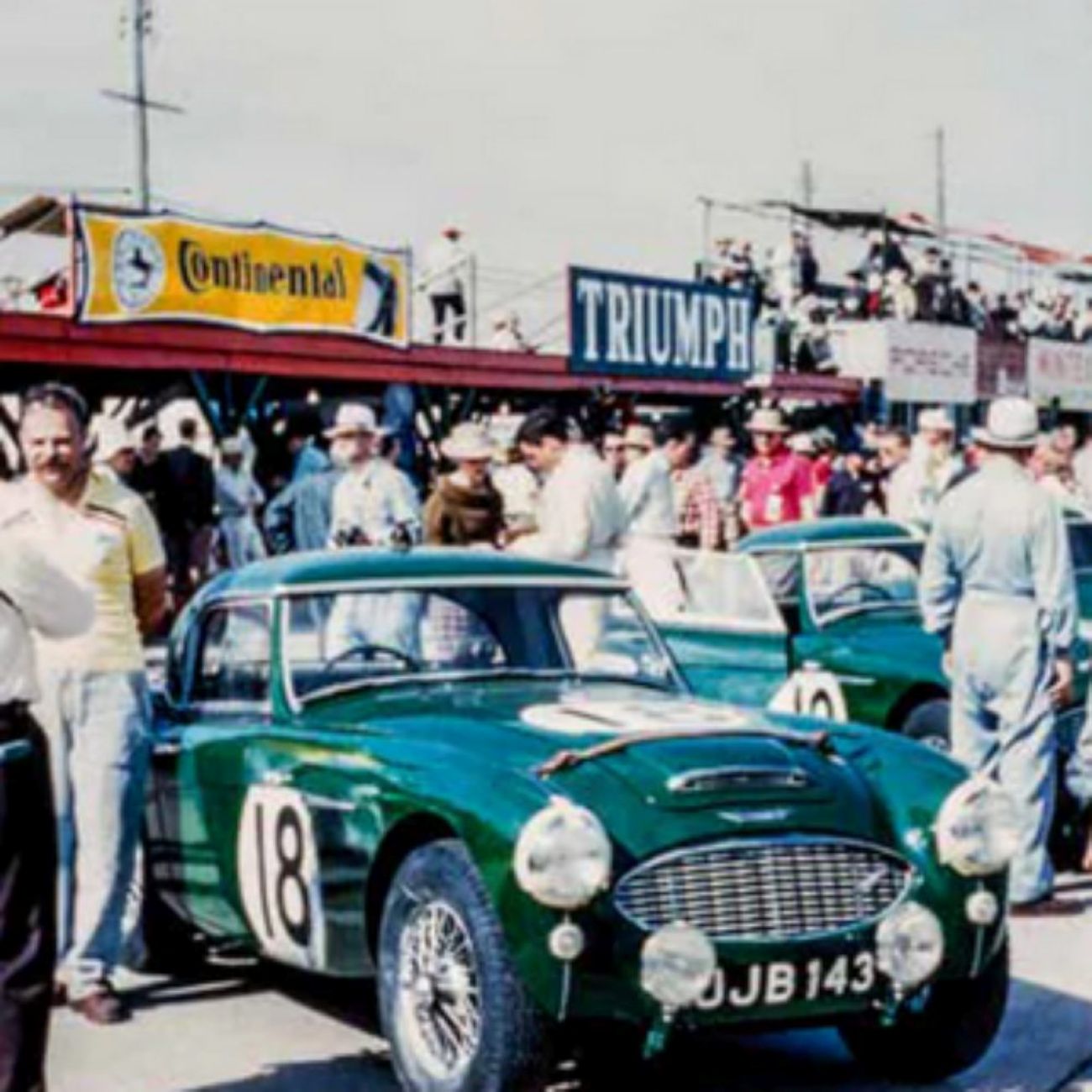 Name:  Sebring 1960 #073 #18 UJB143 on the grid with Geoffrey Healey - in pits colour arch Rainer Jorda.jpg
Views: 322
Size:  179.7 KB