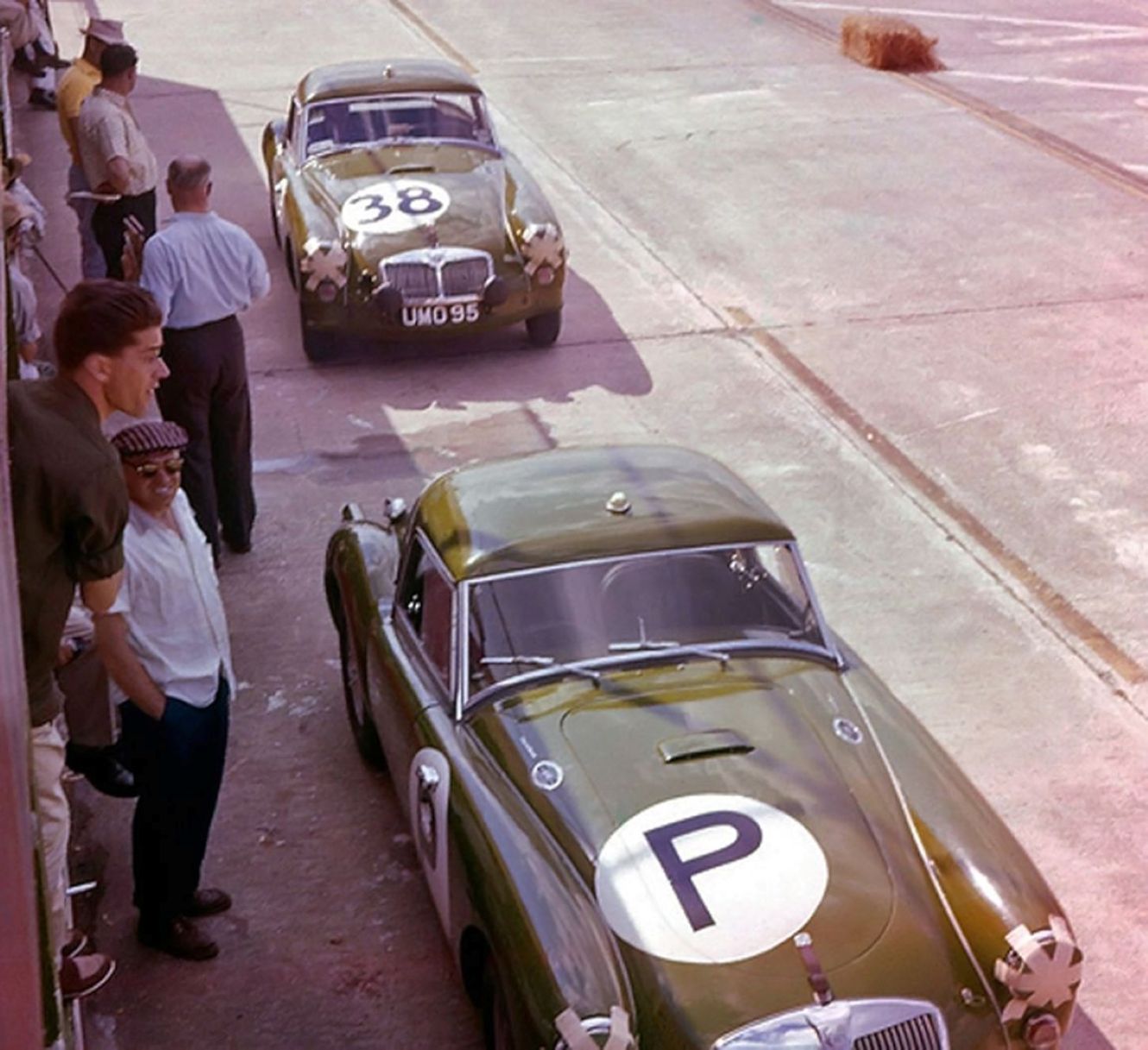 Name:  Sebring 1960 #082 MG A Twin Cam with hardtop #40 w Practice - Spare car #P with UMO95 #38 BMC Te.jpg
Views: 314
Size:  178.8 KB