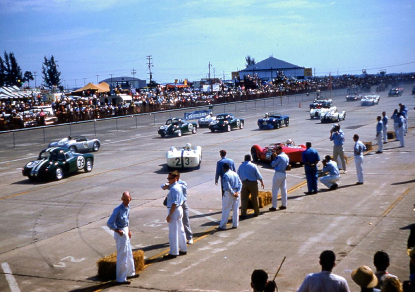 Name:  Sebring 1960 #084 MG A Twin Cam - hardtop #39 start others ahead UMO95, UMO96, UMO93 BMC Team 26.jpg
Views: 333
Size:  179.2 KB