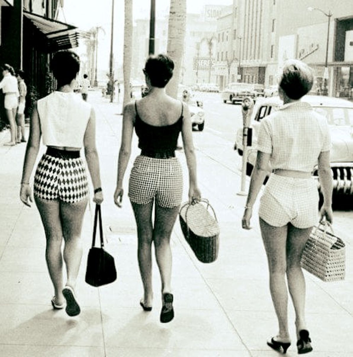 Name:  AH #711 AH 100 Healey & legs photo Life Magazine - in Los Angeles late 1950's arch Life.jpg
Views: 86
Size:  179.6 KB