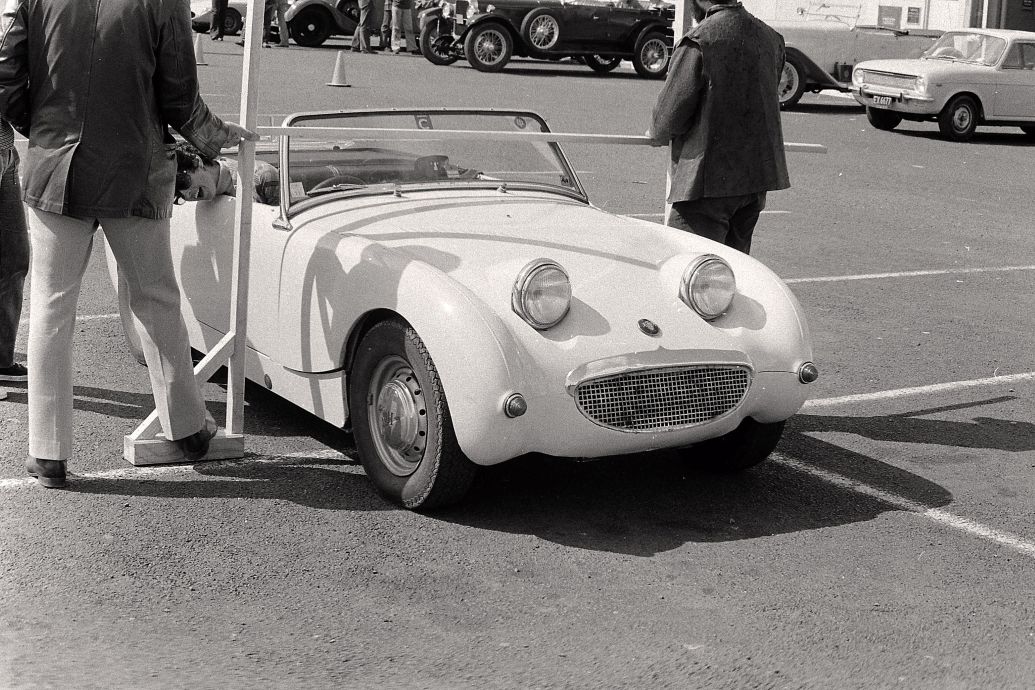 Name:  AH Sprite #381 Vintage #211 VCC Gymkhana 1981 Austin Healey Sprite Mk1 Diane B checking clearanc.jpg
Views: 45
Size:  179.5 KB