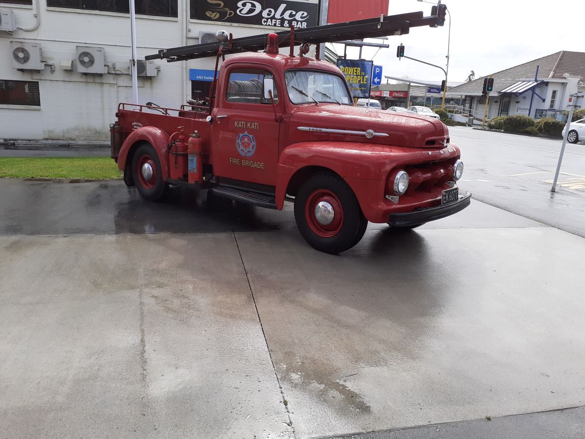 Name:  Vintage #325 Ford V8 1952 model EK6077 Fire Engine Katikati rh front landscape 20250912 Roger Do.jpg
Views: 42
Size:  179.9 KB