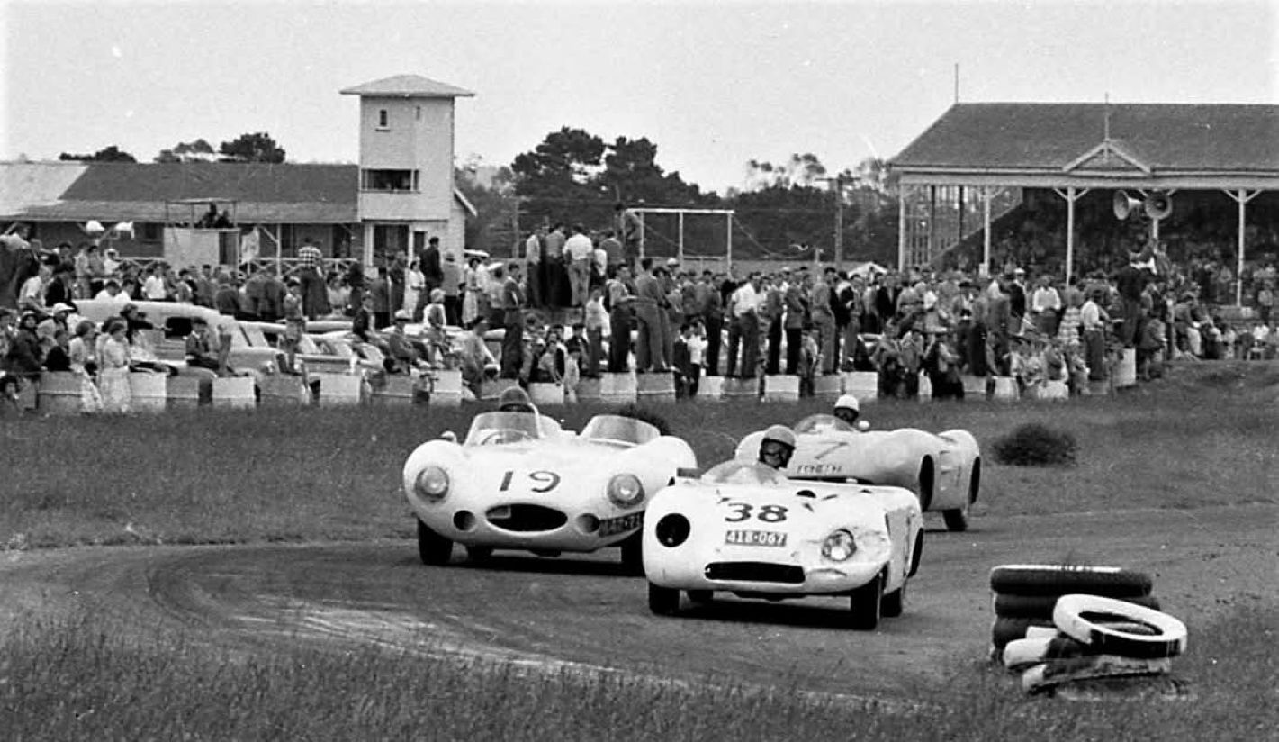 Name:  Bucklers in NZ #261 Buckler DD1 w De Joux body 1956 - 61 plate 418.067 Levin 1960 Ivy Stephenson.jpg
Views: 4
Size:  180.4 KB