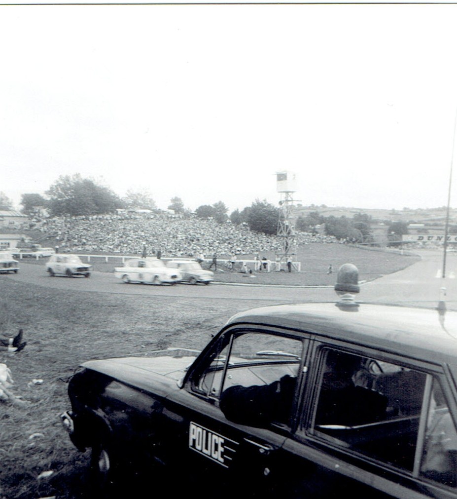 Name:  Austin #137 Austin A40 Farina Mini, Anglia, A40 Pukekohe GP Meeting Jan 1967. Elbow Police Car R.jpg
Views: 123
Size:  164.2 KB