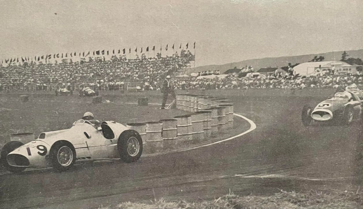 Name:  Ardmore 1957 #117 NZ Grand Prix Ron Roycroft Ferrari 4.5 #19 leads #5 other arch NZGP Annual Gra.jpg
Views: 68
Size:  179.1 KB