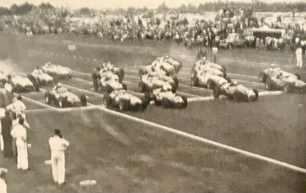 Name:  Ardmore 1959 #038 NZ GP Ardmore The Start Moss Brabham Flockart Schell Lycoming left 2nd row blu.jpg
Views: 69
Size:  180.0 KB