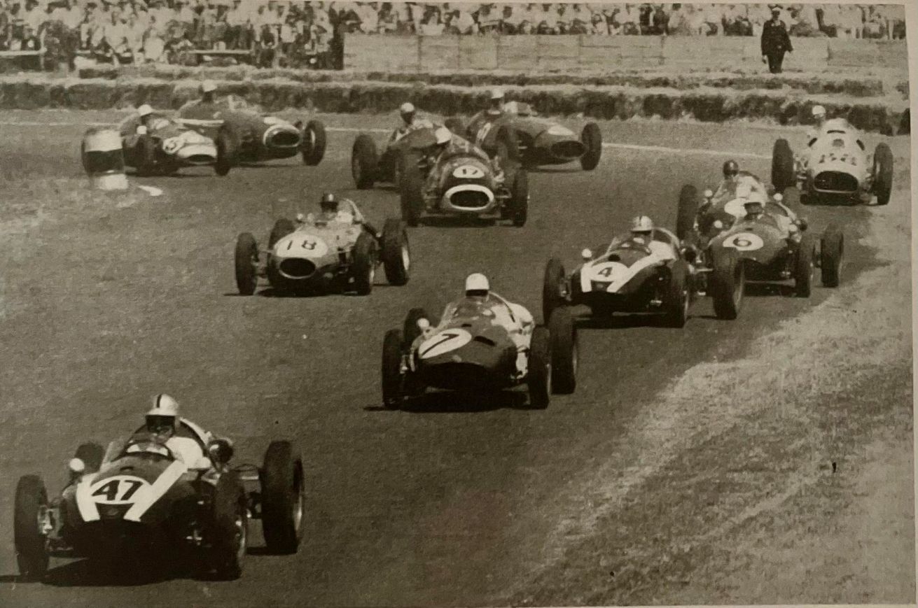 Name:  Ardmore 1960 #046 1960 NZIGP - McLaren Moss Brabham Piper Stillwell Mansel Roycroft Glass Gray -.jpg
Views: 66
Size:  179.0 KB