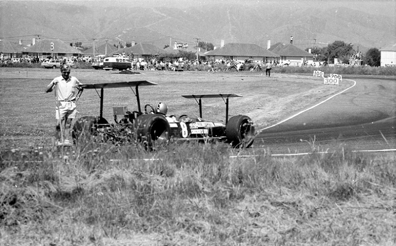 Name:  Piers Courage - Williams Brabham - race end - Jan 1969.jpg
Views: 3102
Size:  158.5 KB