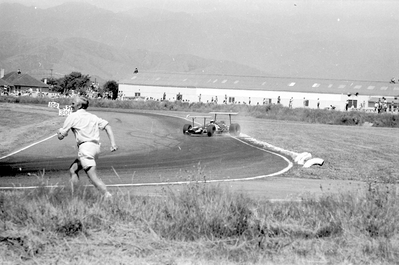 Name:  Piers Courage, Brabham, Spins. Jan 1969.jpg
Views: 3026
Size:  160.5 KB
