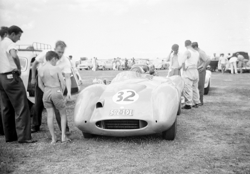 Name:  Cantwell - Tojeiro-Jaguar at Ohakea 2.jpg
Views: 1715
Size:  147.3 KB