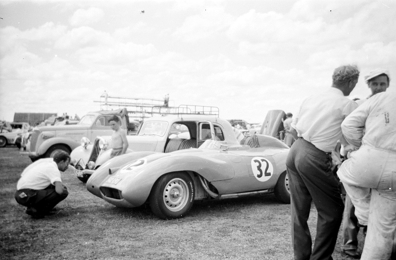 Name:  Cantwell - Tojeiro-Jaguar at Ohakea.jpg
Views: 1690
Size:  137.0 KB