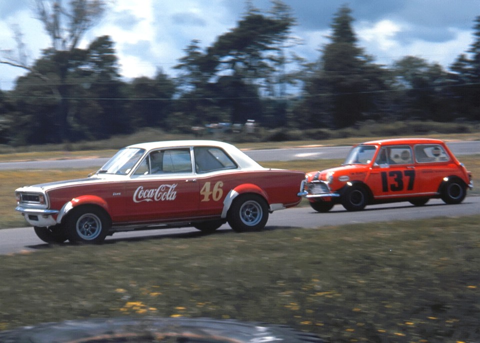 Name:  Pukekohe 1971 #35 Viva GT Coca Cola Alan Boyle at hairpin TRS Gary Simkin photo.jpg
Views: 1850
Size:  135.5 KB