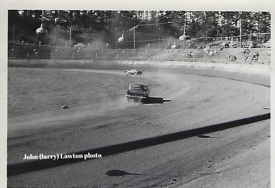 Name:  NSCC #326 1965 8 May Roger Smith in the Daimler Dart chasing Jamie Aislebie J L Lawton .jpg
Views: 917
Size:  78.0 KB