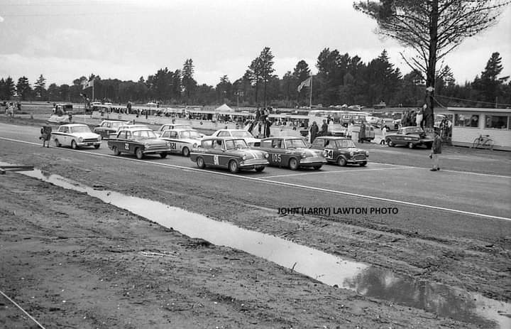 Name:  Baypark Saloon Grid start 1st meeting Dec 1967 John Larry Lawton .jpg
Views: 316
Size:  54.8 KB