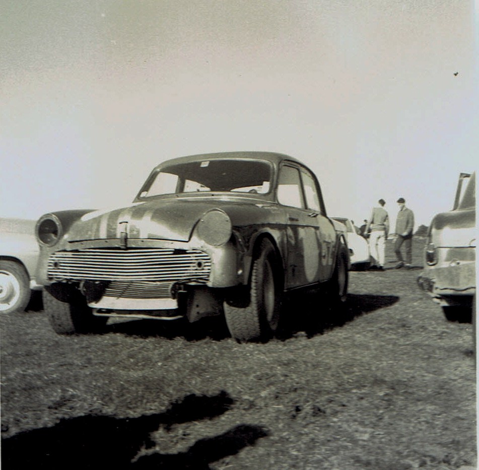 Name:  Pukekohe May 1966 #13, Humber -Jaguar  T Boyle v2, CCI13102015_0001 (2).jpg
Views: 6857
Size:  167.8 KB