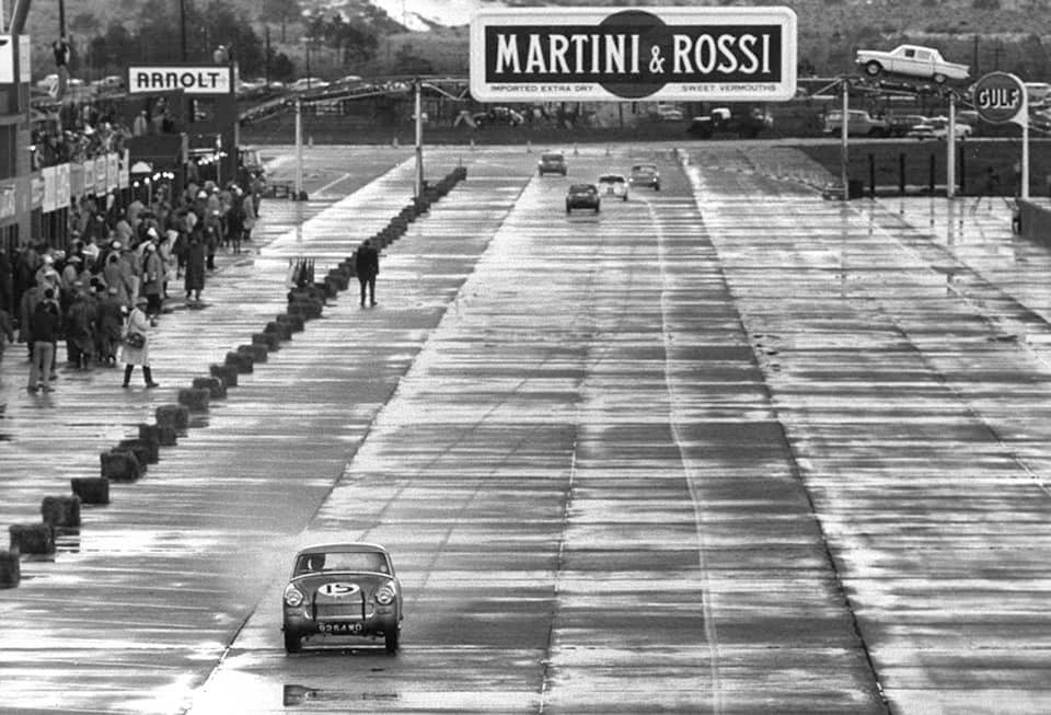 Name:  AH Sprite #67 Sebring 1962 Moss in the lead Car #15 J Whitehouse Bird archives .jpg
Views: 721
Size:  94.0 KB