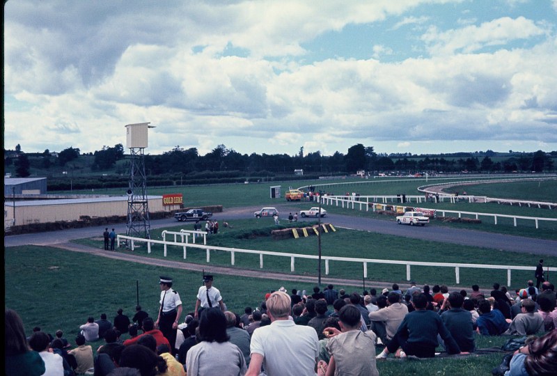 Name:  Pukekohe 1965 #129 Mustang Mini Honda Cortina elbow 2 Ian Tilley (3) (800x540).jpg
Views: 695
Size:  139.1 KB