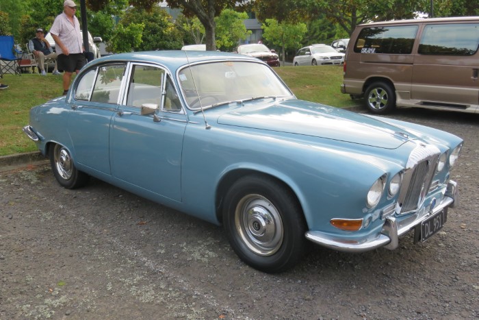 Name:  219_0127_01 Daimler.JPG
Views: 679
Size:  120.2 KB