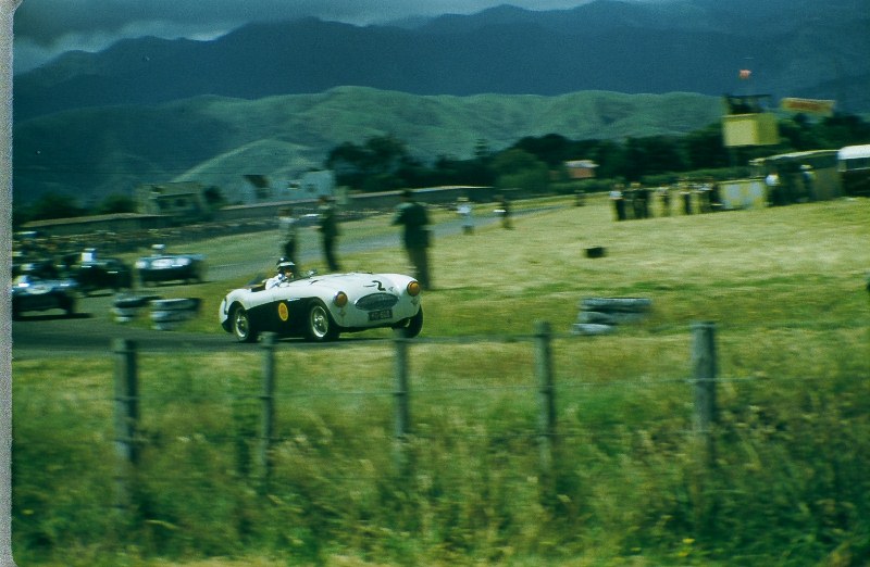 Name:  AH 100S #992 B AHS3908 1958 Jan 18 Levin #2 Graham Pierce Austin Healey 100S 2660cc ex Ross Jens.jpg
Views: 441
Size:  116.6 KB