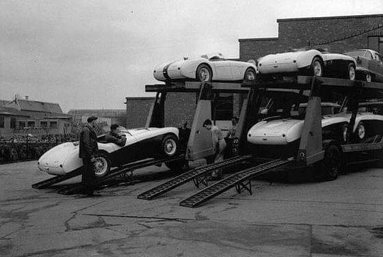 Name:  AH 100S #043 AH 100S AHS3501 and others loading for Sebring The Cape April 1955 arch Ivo Visser .jpg
Views: 331
Size:  34.1 KB