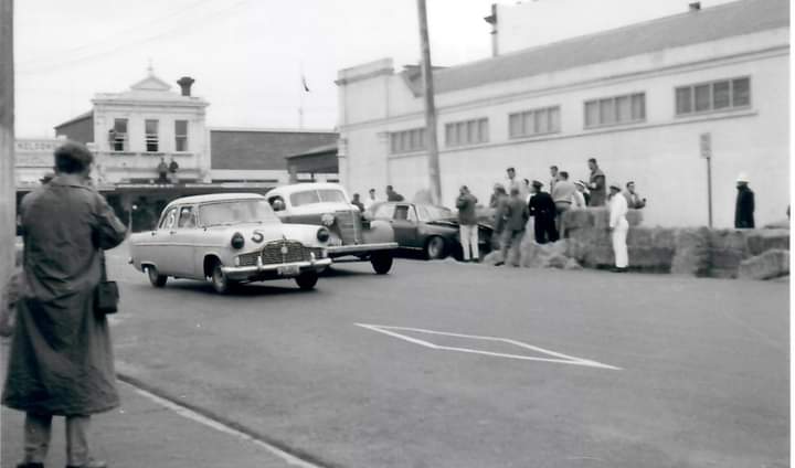 Name:  Waimate 1964 #404 Waimate 1964 Saloon Race #8 E Sprague in bales 4 moved back Zephyr and Coupe p.jpg
Views: 317
Size:  30.9 KB