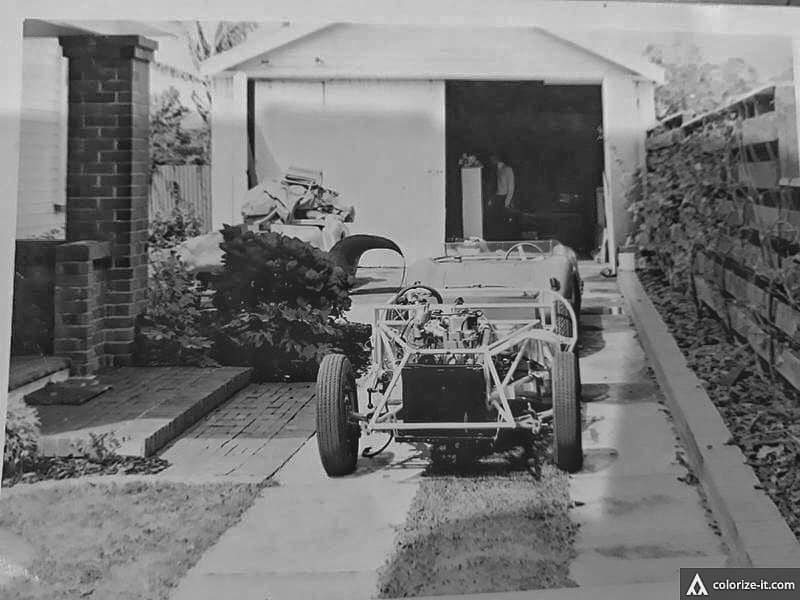 Name:  Bucklers in NZ #176 90; 1 Photo 1974;75 chassis owned by Peter Hill Bart Jonkers  (2).jpg
Views: 774
Size:  53.3 KB