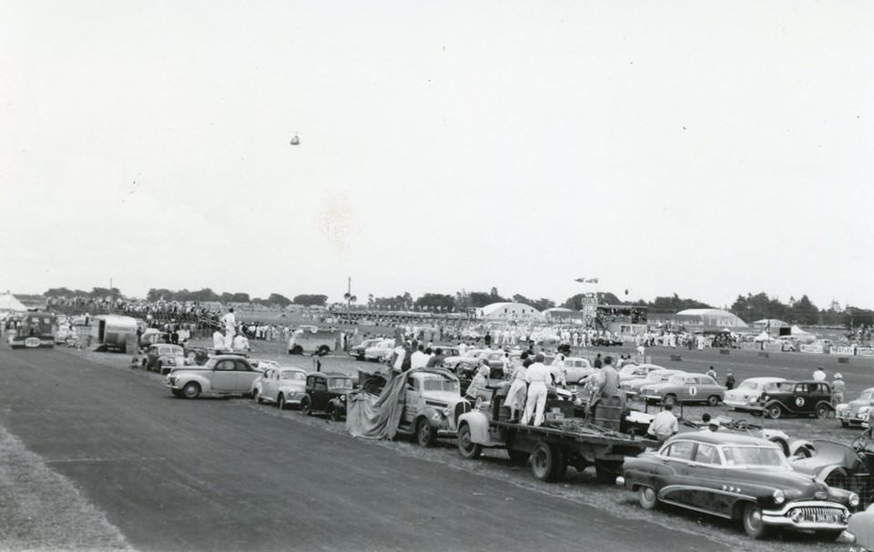 Name:  Allan Woolf #008 Motor Racing Ardmore 1956 Saloons Paddock Allan Woolf Ford #3 back right Milan .jpg
Views: 363
Size:  92.5 KB