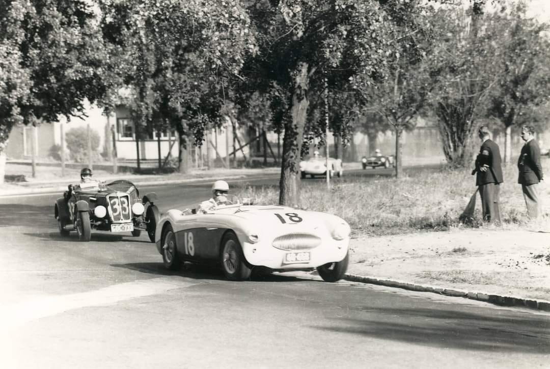 Name:  AH 100s #195 AHS3908 Ross Jensen Nov 1956 Aust GP  60.608 NZ plate 1951 -56  ahead of MG arch Iv.jpg
Views: 143
Size:  115.6 KB