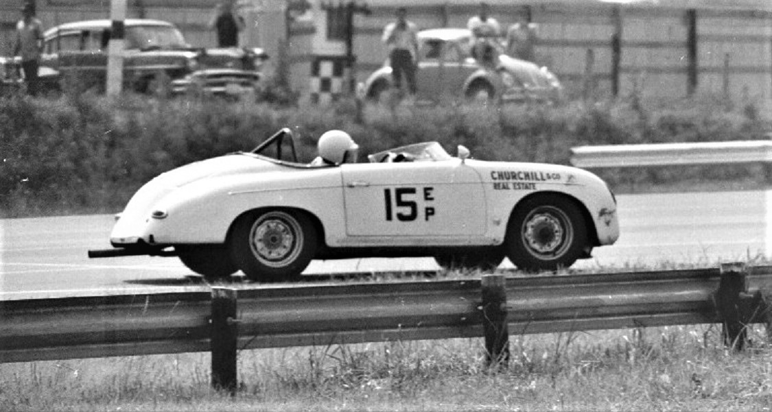 Name:  4 PORSCHE SLIDES ACROSS ONTO MAIN STRAIGHT  JUNE GVR 1967.jpg
Views: 1827
Size:  188.7 KB