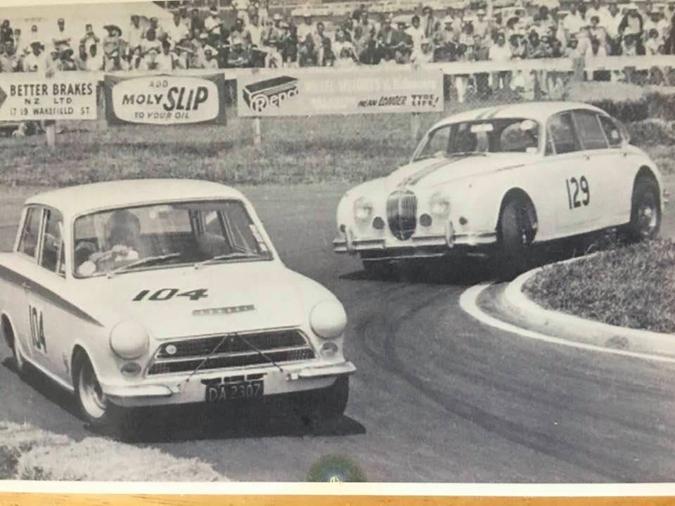 Name:  Jaguar Bob Jane #065 Pukekohe Jan 1965 GP meeting Fahey Lotus Jane Jaguar photo Euan Sarginson a.jpg
Views: 354
Size:  77.7 KB